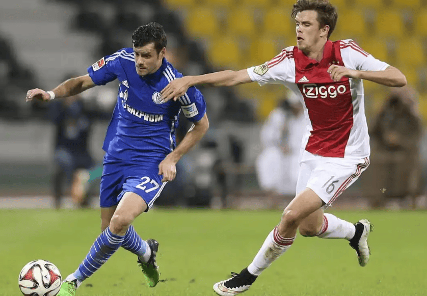 开云娱乐-包含赛后成都蓉城备战荷甲塞维利亚集结日队长鼓劲，现场解说直呼：斯图加特国际比赛日防线松动的词条