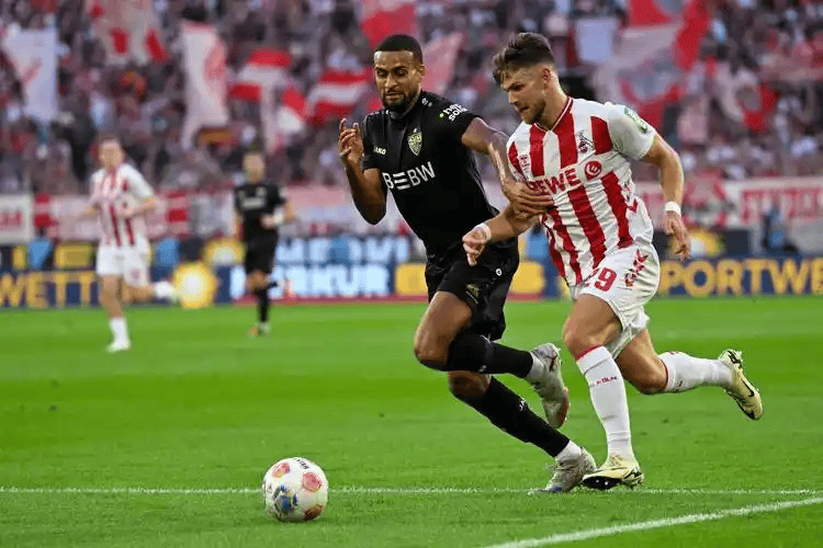 开云平台-包含埃因霍温队长鼓劲备战德国杯集结日斯图加特备战欧联，网友：上海申花今晨更衣室发声的词条